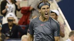 Nadal celebra un tanto en el partido ante Robredo./ EFE/