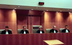 Los miembros del Tribunal de Justicia Europeo en la sede Thomas More de Luxemburgo. / AP/