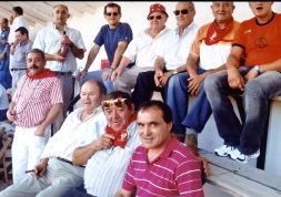 Alfareños de bota y merienda diaria en los toros. / E. C./