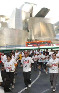 EMBLEMA. El Guggenheim recibio la visita de los corredores./