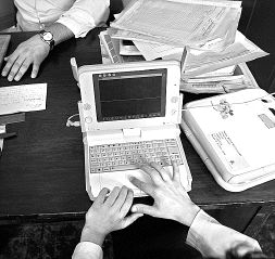 RED. El acceso a Internet ha entrado en campaña. / EL CORREO/