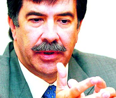 «Algunos padres no quieren a sus hijos», dice Urra. / R. LAFUENTE/