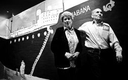 El Museo Marítimo de Bilbao exhibe un mural del 'Habana', en el que Begoña y Antonio zarparon hacia Leningrado. / MITXEL ATRIO/