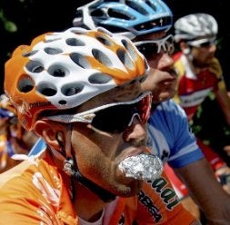 Samuel Sánchez come durante la etapa. / EFE/
