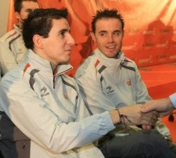 Igor Antón, junto a Samuel Sánchez, en el acto inaugural de ayer. / FOTOS: LUIS ÁNGEL GÓMEZ/