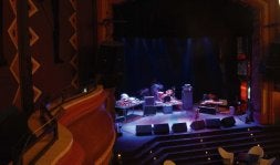 Además de conciertos, en el local se organizan actividades infantiles y culturales y se ofrecen comidas. / E. C./
