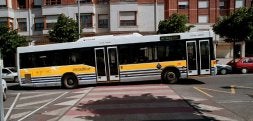 El nuevo servicio urbano de autobús conectará los barrios más alejados con el tren y el metro. / EL CORREO/