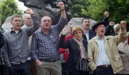 Otegi, Aginako, Benegas y Erkizia, en el homenaje de ayer. / TELEPRESS/