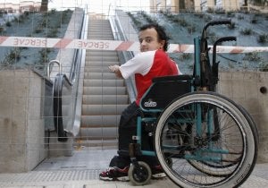 Sendoa no podrá usar las escaleras mecánicas que el Ayuntamiento está a punto de estrenar en Cruces. / M. LÓPEZ/