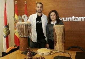 Nacho Ugarte, de 'Canciones sin fronteras', y Beatriz Arráiz. / S. E./