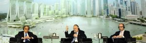 Azkuna, en la imagen con Aldekoa a su izquierda, se refirió al 'efecto Guggenheim' como «una oportunidad de esas que pasan una vez cada mil años» . :: FOTOS: ZIGOR ALDAMA/