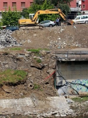 El tramo que se vino abajo supera el centenar de metros. ::
MITXEL ATRIO/