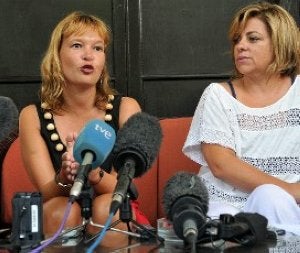 Las dos dirigentes del PSOE, el jueves en Cuba. ::
EFE/