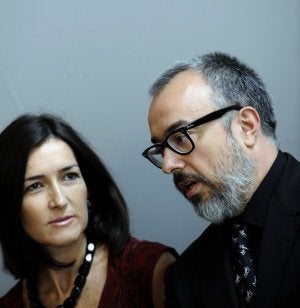 La ministra Ángeles González-Sinde y Álex de la Iglesia, en un acto en San Sebastián para presentar el Nacional de Cinematografía. :: EFE/