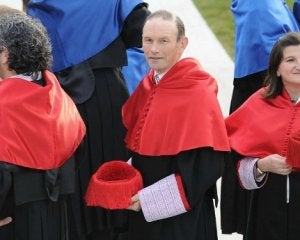 Juan José Ibarretxe, en la ceremonia de investidura como doctor por la UPV. :: IGNACIO PÉREZ/