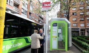 En la imagen, una de las señales del 'Kbus' instalada en el barrio de San Vicente. ::
FERNANDO GÓMEZ/