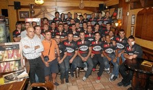 Los componentes del Sport Tavern, en la presentación. ::
DÍAZ URIEL/