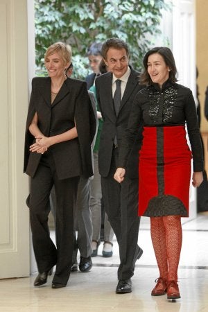 El presidente Zapatero, con la ministra González-Sinde. ::
EFE/