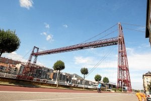 El Puente Colgante es uno de los tesoros de la localidad. ::
P. URRESTI/