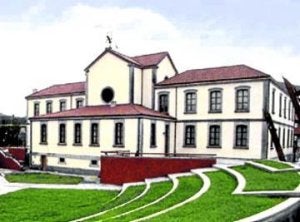 El museo se ubica en un antiguo colegio./