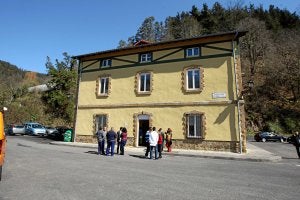 Uno de los edificios de servicios se ubica en La Aceña. ::
P. URRESTI/