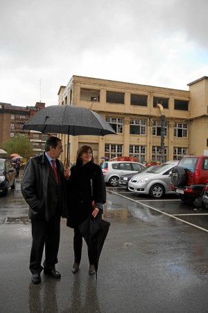 Gorroño y Urgell, durante su visita a Astra en diciembre. :: M. SALGUERO/
