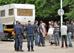Un momento del desalojo en Villeneuve d'Ascq, en la región francesa de Lille. /PHILIPPE HUGUEN/ AFP/