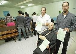 Tres implicados en la trifulca con sus partes médicos. / J. Andrade/