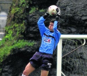 Txusta jugó en las categorías inferiores de la Real Sociedad. ::
E. C./