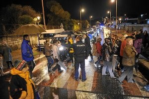 La protesta complicó el tráfico en la calle Buen Pastor. /F. Gómez/