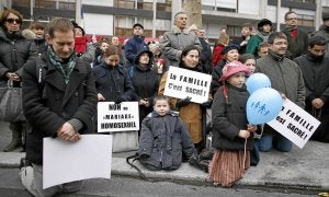 Manifestantes franceses participan en una reciente protesta contra el matrimonio gay en París./