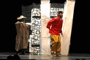 Representación de una obra de teatro infantil en la Casa de Cultura. /Avelino Gómez/