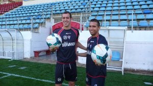 Urko Vera y Gilván Gomes se presentaron ayer como jugadores azulgranas. ::
LETIZIA GÓMEZ/
