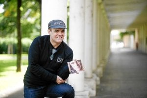 Juancho Ruiz, con su nuevo disco que presentará esta tarde. ::
CLARA LARREA/