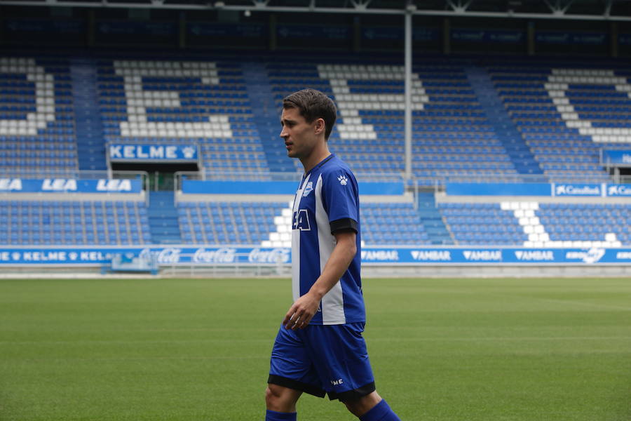 «Me gusta mucho la unión, las ganas y la ilusión que veo en el Alavés», afirma Bojan