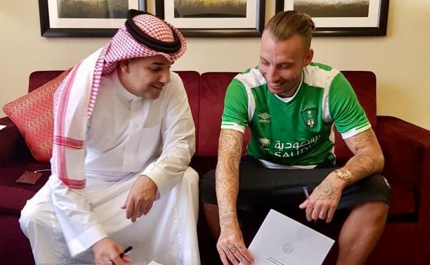 Alexis sigue su carrera en el fútbol saudí tras fichar por el Al Ahli