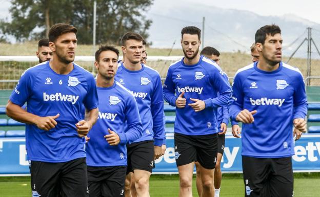 Último entrenamiento del Alavés antes de viajar a Valencia