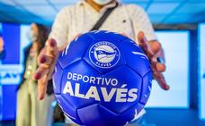 El Deportivo Alavés recibe la medalla de oro de la provincia en su centenario