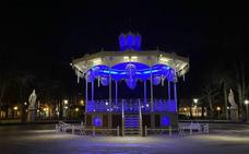 Vitoria ilumina en azul puntos emblemáticos por el centenario del Glorioso