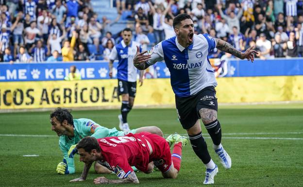 Miguel de la Fuente celebra su primer gol como albiazul. /Rafa Gutiérrez