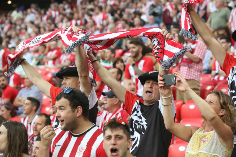 Calentamiento de la afición rojiblanca para el choque contra el Dinamo