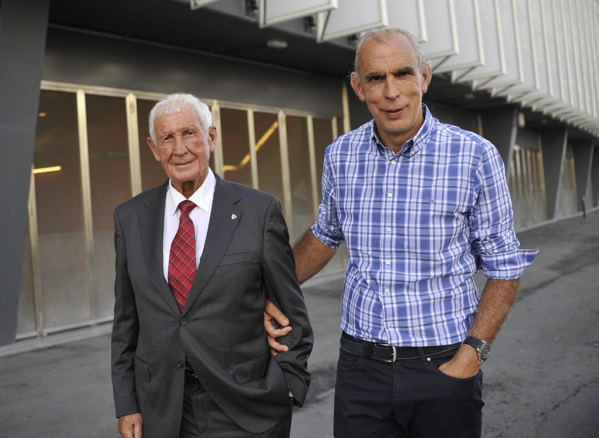 Históricos del Athletic en la inauguración del museo rojiblanco