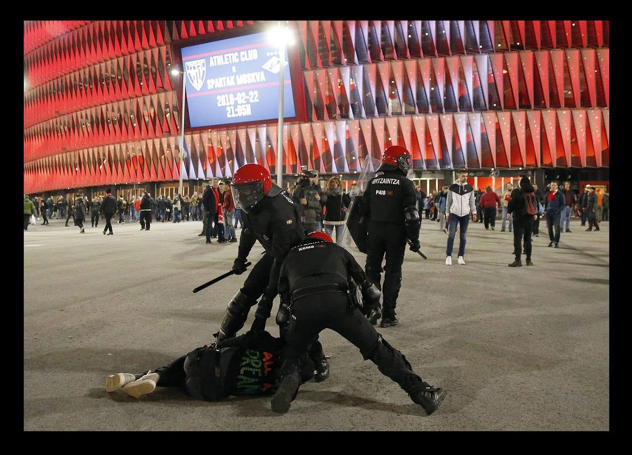 Fotos | Athletic - Spartak: de la calma a los incidentes