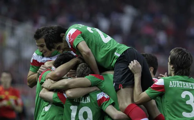 La última victoria liguera del Athletic en el Pizjuán hace ocho años