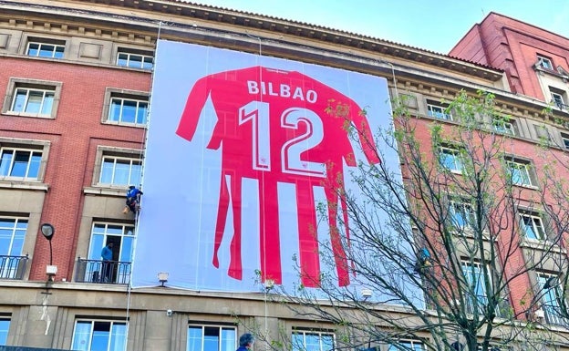 El edificio Aznar se pone la camiseta del Athletic