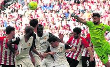 El Athletic acaba desquiciado con el 'otro fútbol' del Valencia