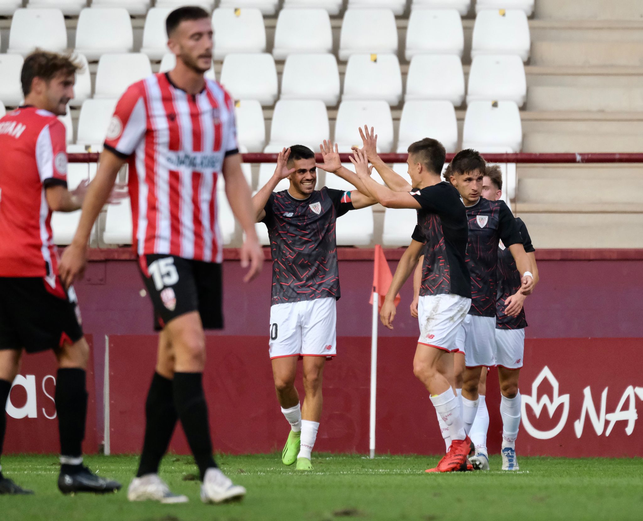 El Bilbao Athletic asalta Las Gaunas y arranca tres puntos