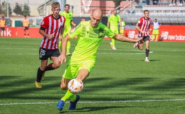 La maldición del lateral izquierdo en el Bilbao Athletic
