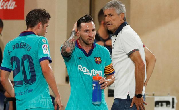 Setién, con Messi y Sergi Roberto/