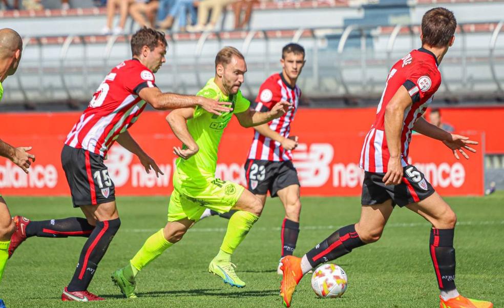 Tres expulsados en cuatro partidos frenan al Bilbao Athletic